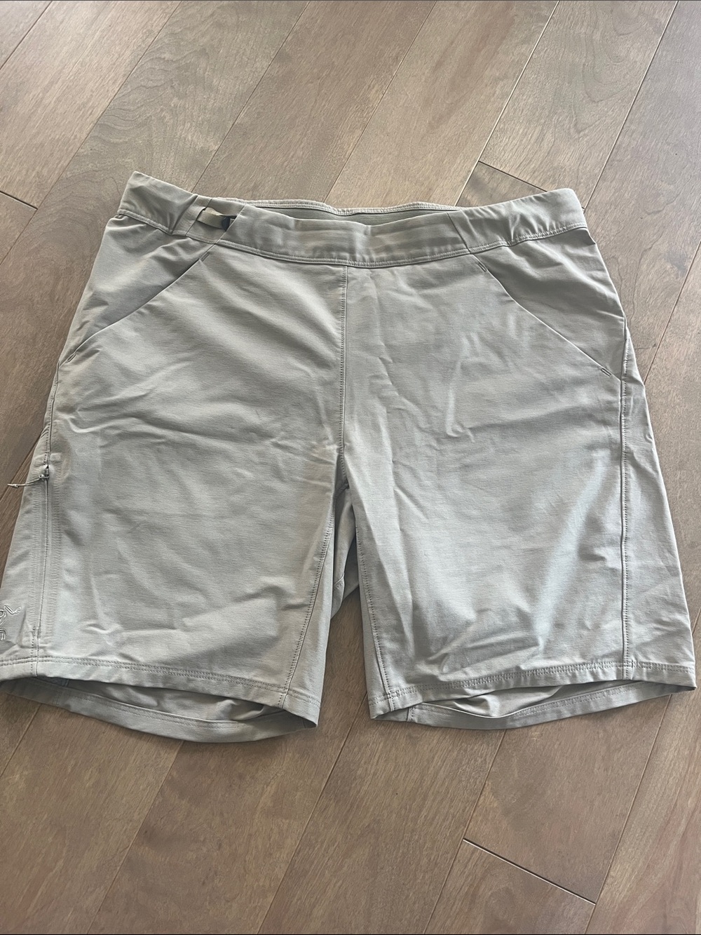 Arc’teryx woman Performance Stretch Shorts - beige size 6